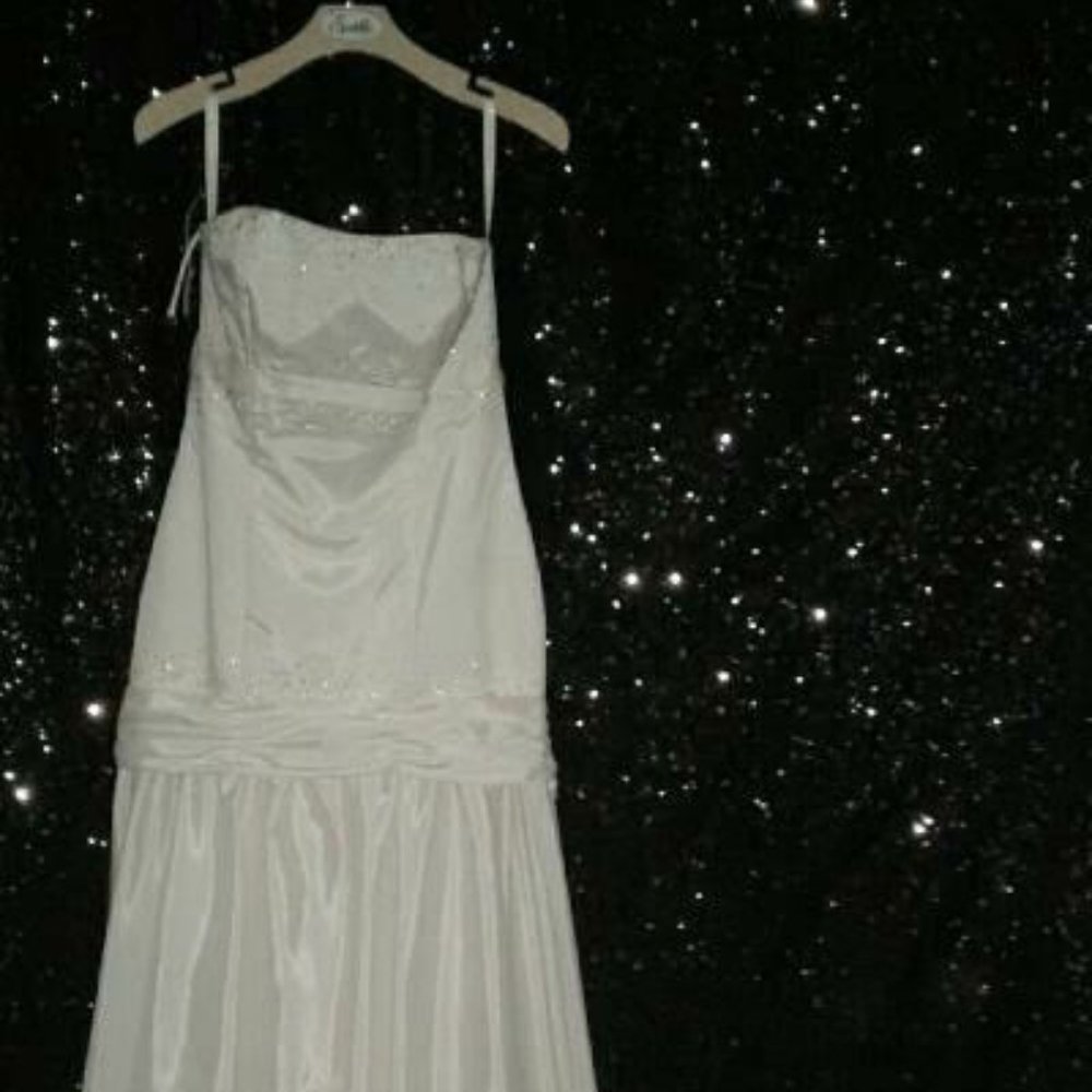 Intrigue by Forever Yours Wedding Dress Size10 OBO